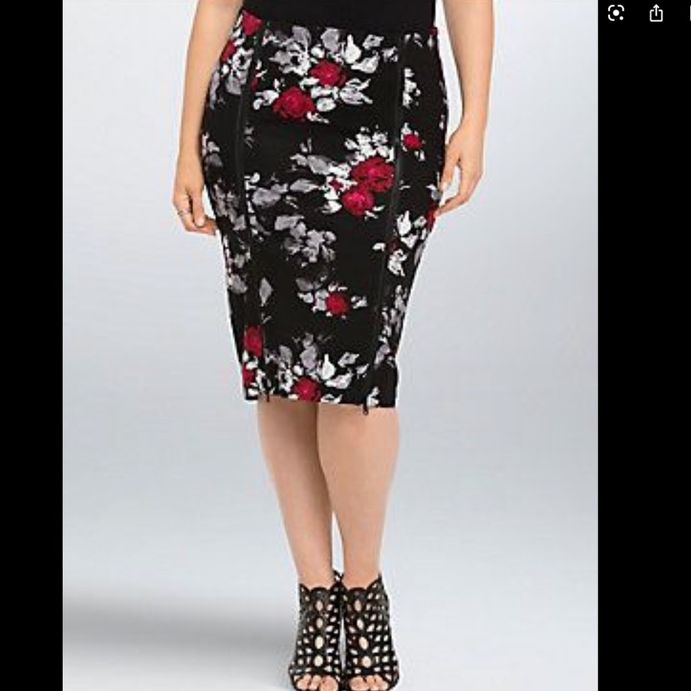 Torrid Rose pencil skirt with zippers